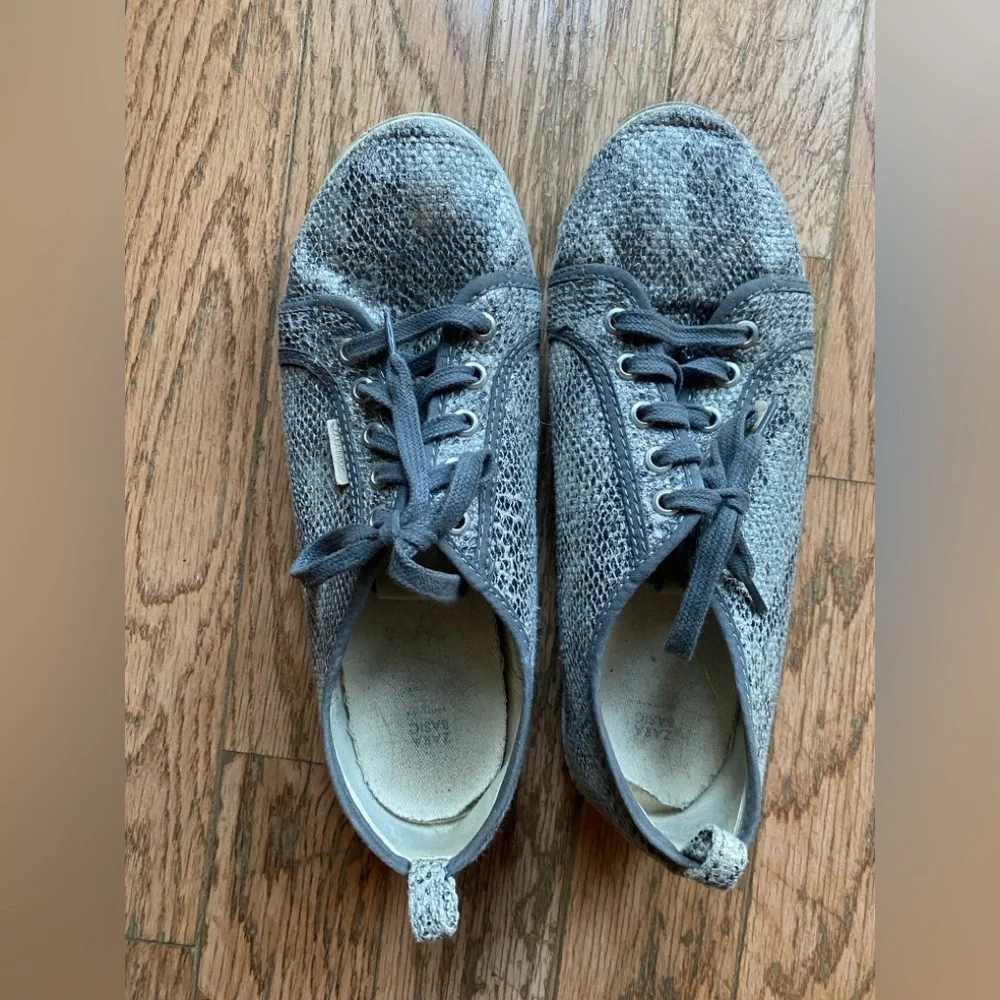 Zara sneakers Shoes Silver Animal Print Eu 41 US 10 excellent preowned condition